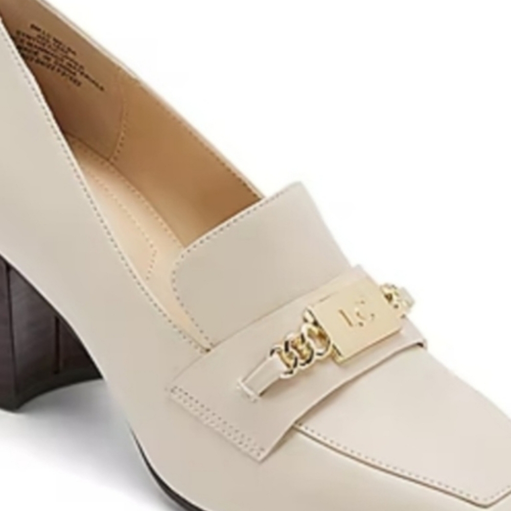 Liz Cllaiborne Elegant Cream Loafer Pumps with Gold Accent.  Like New!!